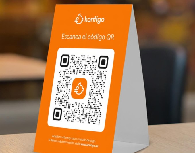 Fotografía de QR de Kontigo en una tienda.