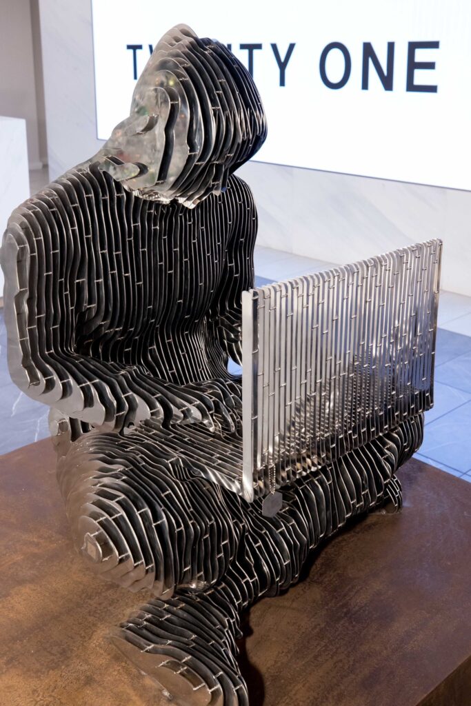 Foto de estatua de Satoshi Nakamoto en la Bolsa de Nueva York.