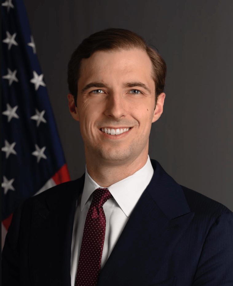 Fotografía de Caleb Orr, subsecretario de Asuntos Económicos, Energéticos y Empresariales de Estados Unidos.