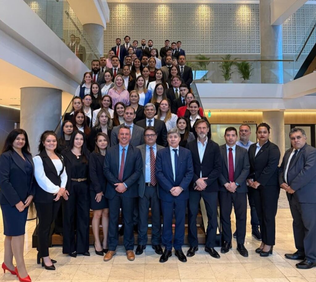 Fotografía de asistentes al seminario de la Senad en Paraguay.